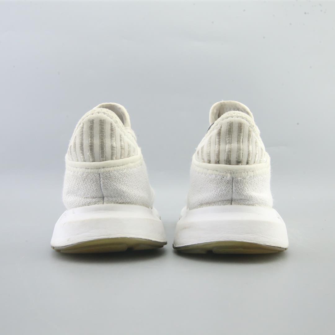 ADIDAS SWIFT RUN X