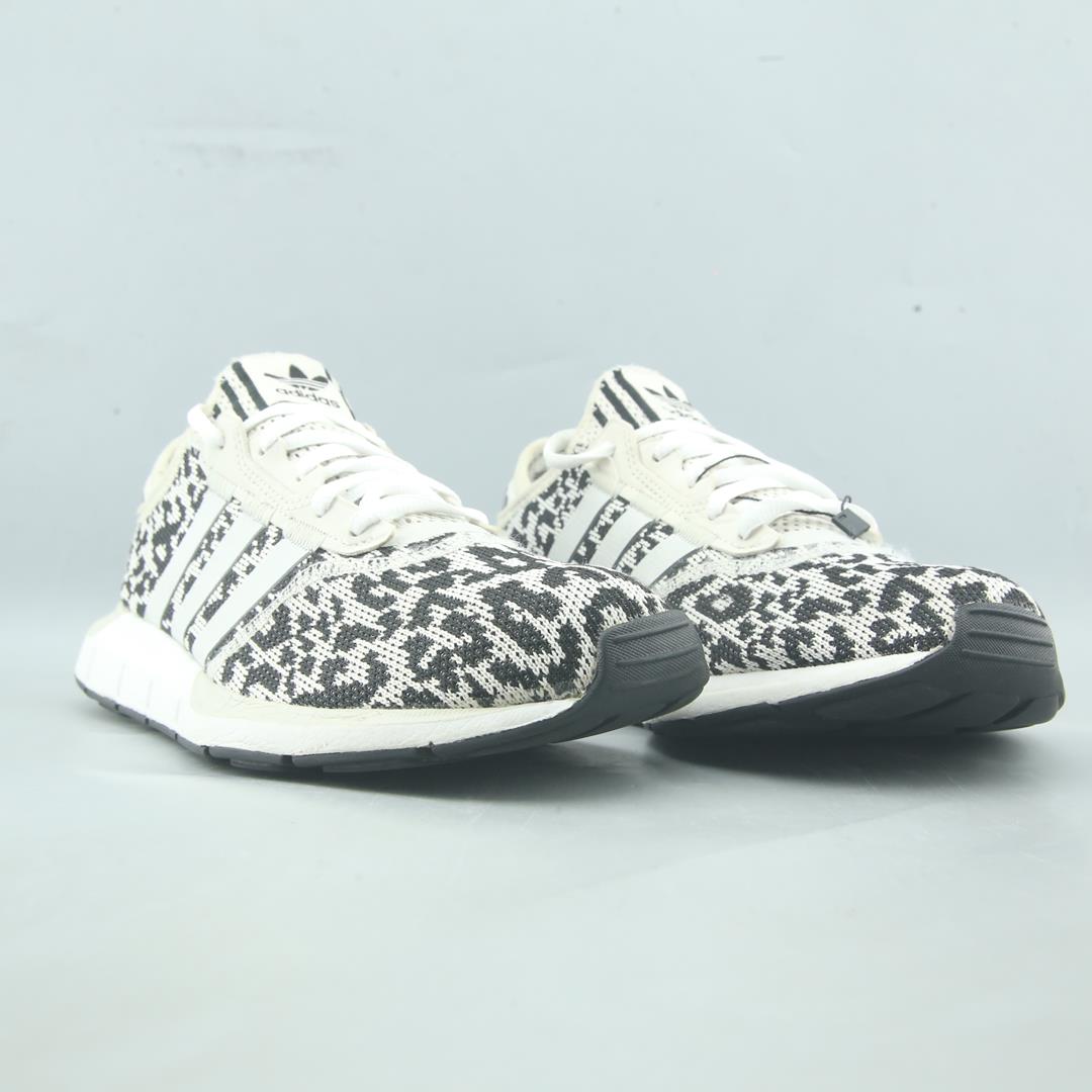 ADIDAS  SWIFT RUN X