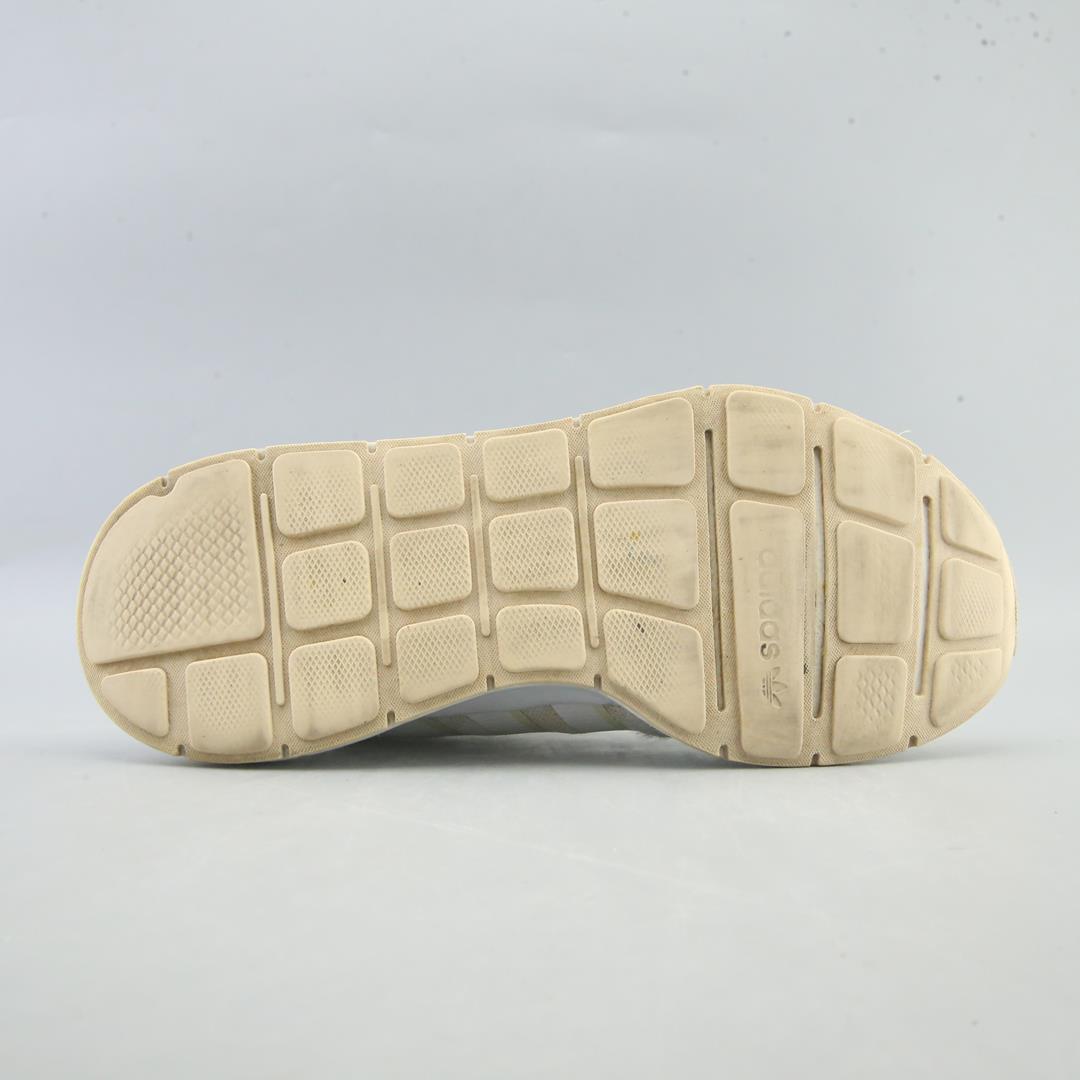 ADIDAS  SWIFT RUN X