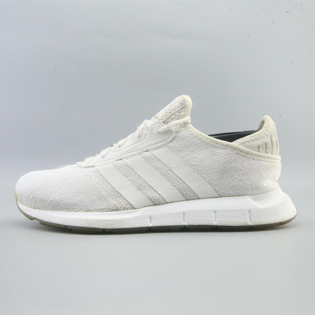 ADIDAS  SWIFT RUN X